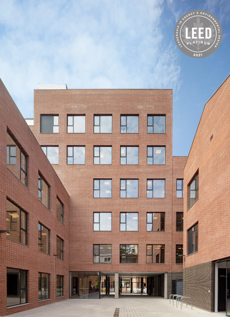 COMPLEJO DE EDIFICIO OFICINAS EN PASAJE MAS DE RODA Nº 6-14 DE BARCELONA